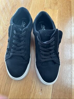 Woman’s Clark’s Black Suede like Lace-Up Sneakers with Side Zipper